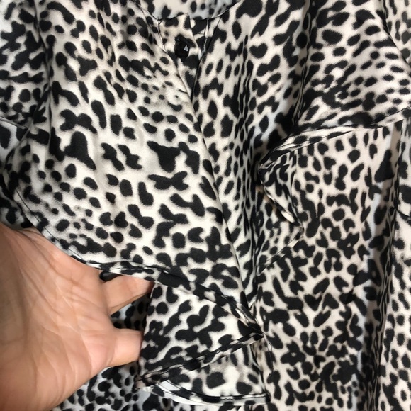 AK Anne Klein Leopard Cheetah Print Sleeveless Ruffled Top - Picture 3 of 8
